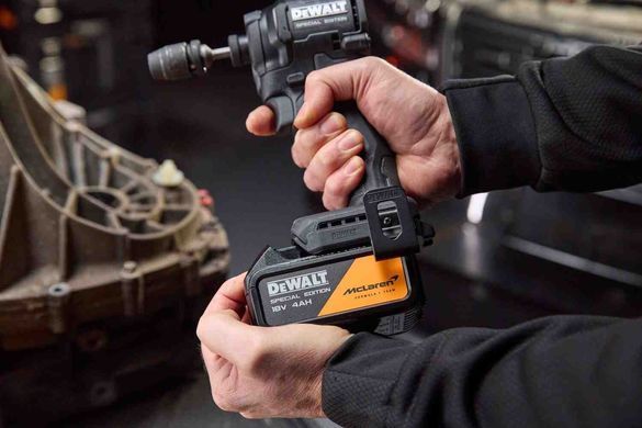 Шуруповёрт ударный McLaren F1 TEAM SPECIAL EDITION DeWALT DCF86MM2T