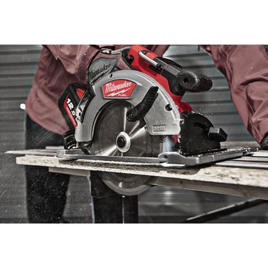 Циркулярная пила MILWAUKEE M18 FCSG66-121C FUEL 190 мм по дереву и пластику 4933471195