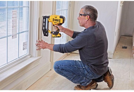 Пистолет гвоздезабивной аккумуляторный бесщёточный DeWALT DCN662N