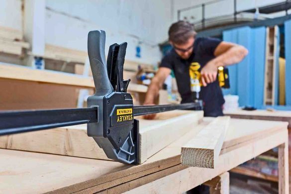 Струбцина FatMax XL триггерная з максимальним зусиллям стиснення 270 кг STANLEY FMHT0-83240