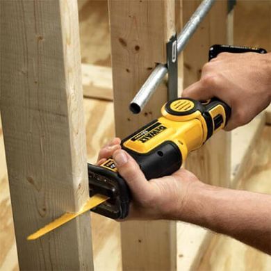 Пила сабельная аккумуляторная DeWALT DCS310N