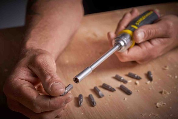Викрутка - набір FATMAX реверсивна, зі знімним утримувачем і дванадцятьма бітами STANLEY FMHT0-62690