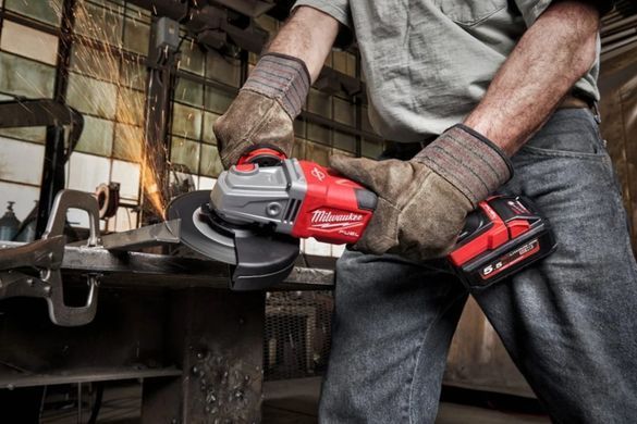 Углошлифовальная машина MILWAUKEE 125 мм M18 FHSAG125 FUEL с тормозом и ползунковым выключателем