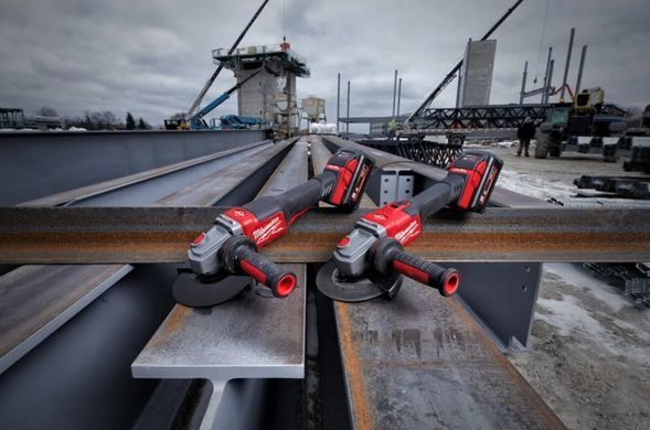 Углошлифовальная машина MILWAUKEE 125 мм M18 FHSAG125 FUEL с тормозом и ползунковым выключателем