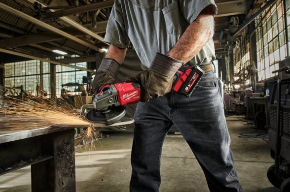 Углошлифовальная машина MILWAUKEE 125 мм M18 FUEL с тормозом и ползунковым выключателем 4933471079