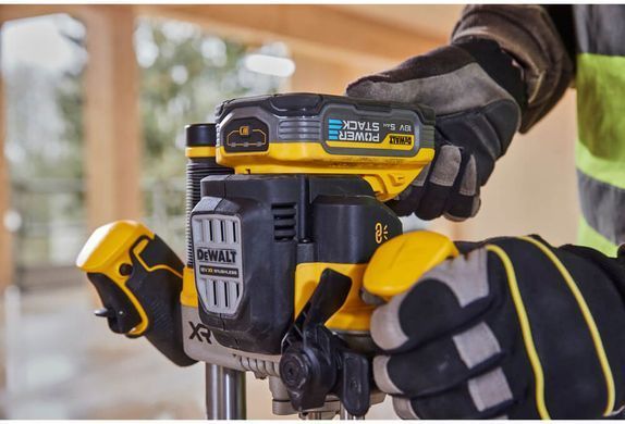 Фрезер аккумуляторный бесщёточный DeWALT DCW620NT