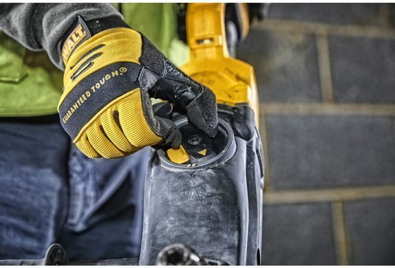 Дрель аккумуляторная бесщёточная DeWALT DCD470N