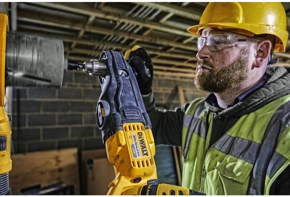Дрель аккумуляторная бесщёточная DeWALT DCD470N